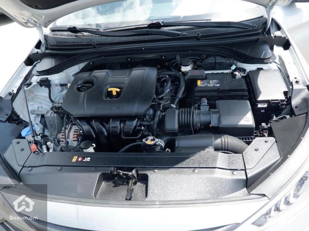Hyundai Elantra 2020 - image 9