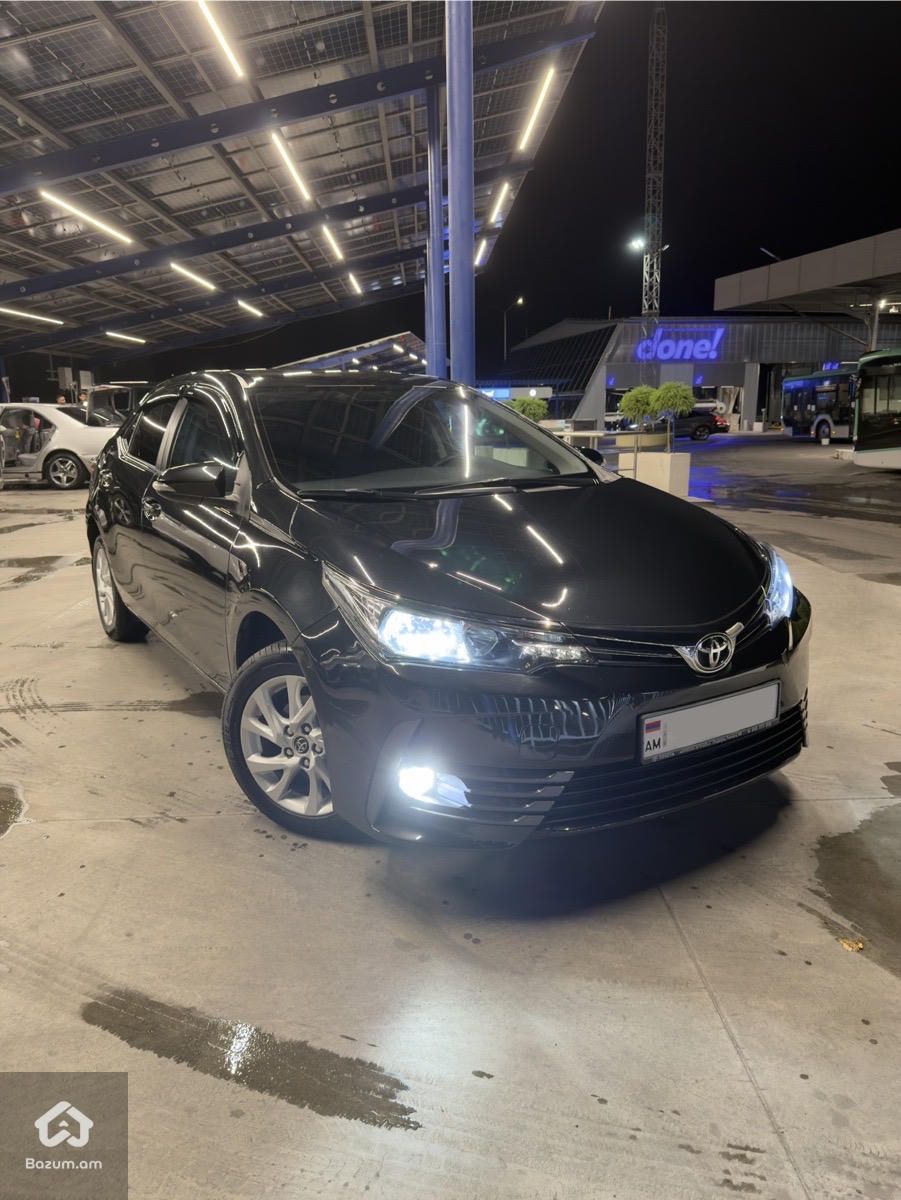 Toyota Corolla 2017 - image 1