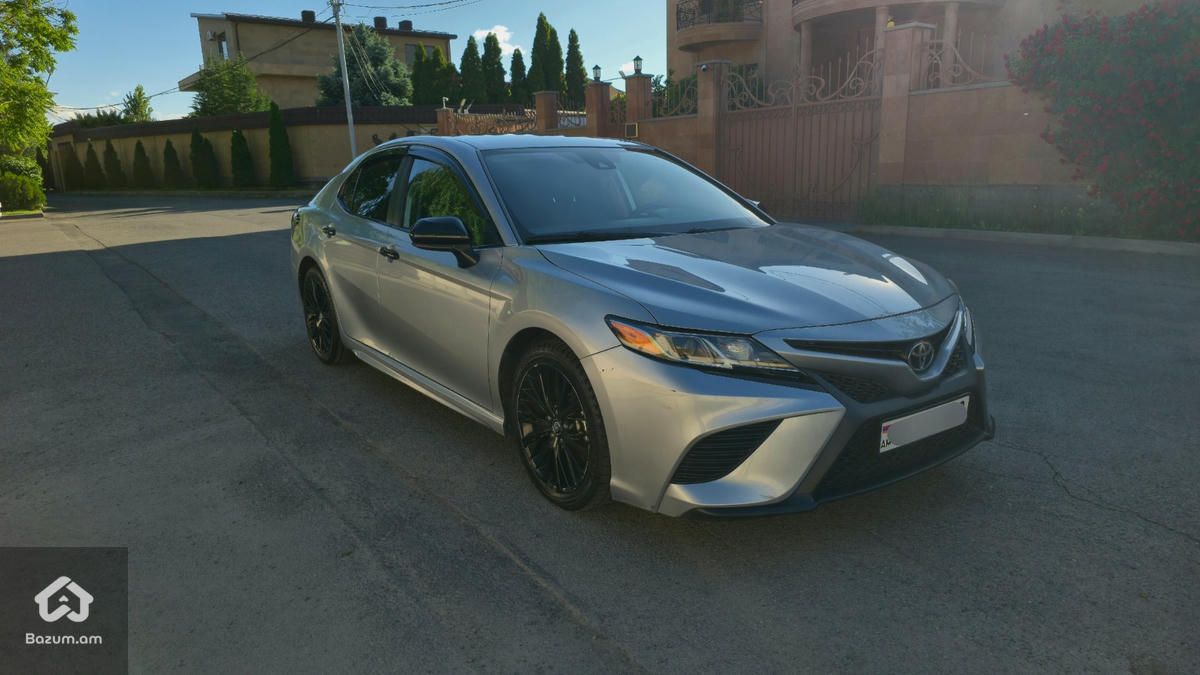 Toyota Camry SE 2.5L - image 3