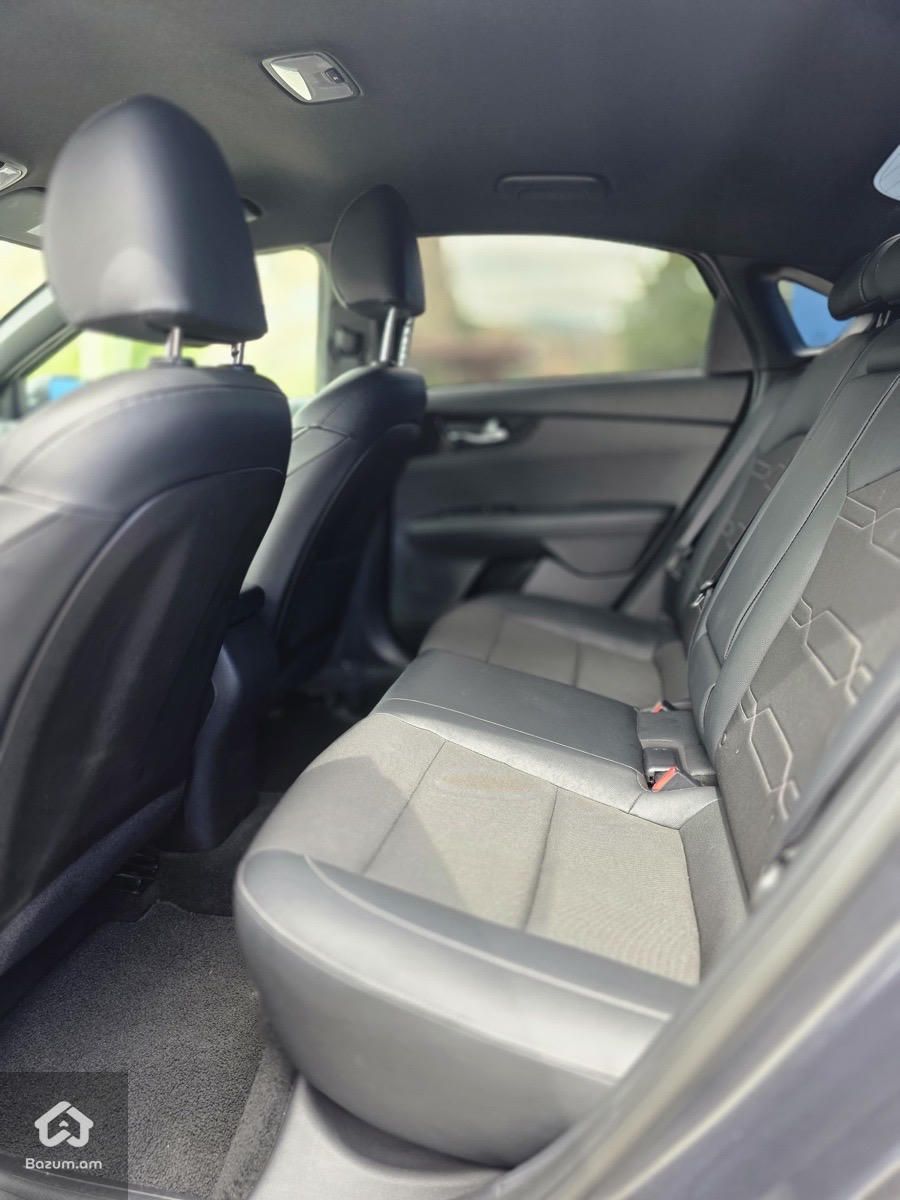 Kia Forte 2022 - image 9