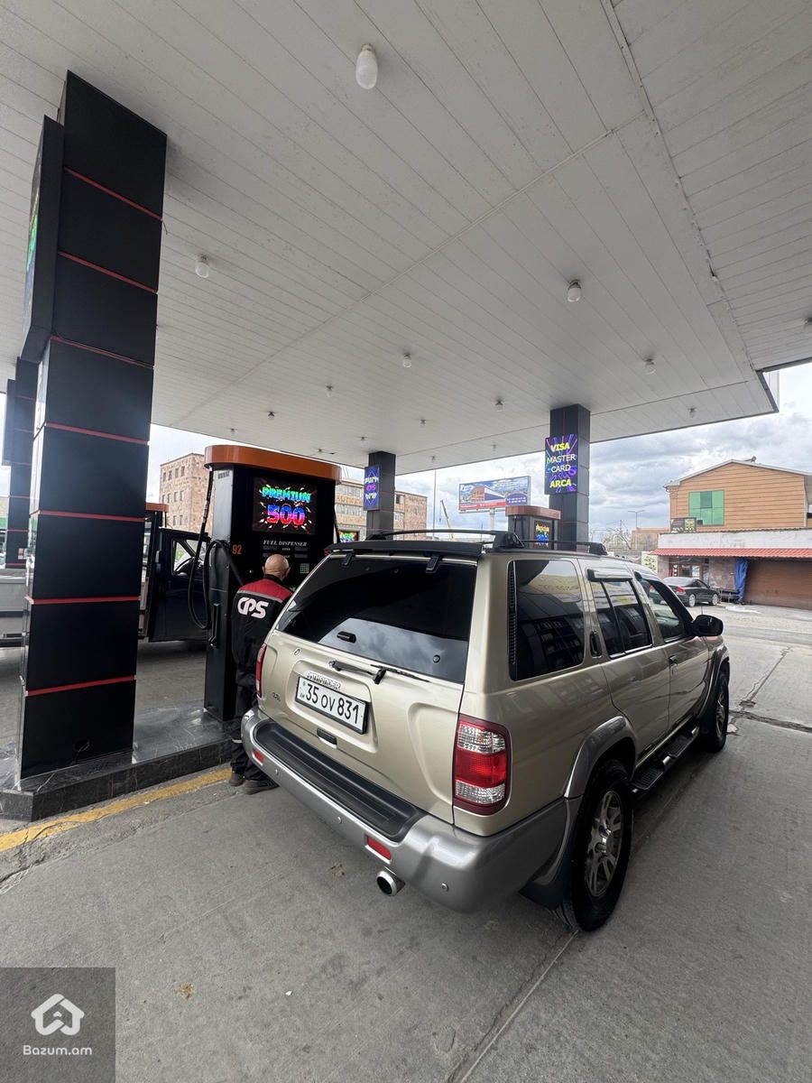 nissan pathfinder - image 9