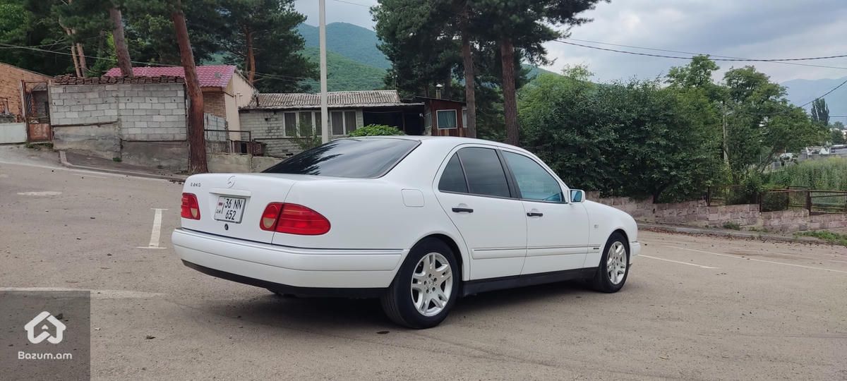 Mercedes-Benz E-Class W210 - image 8