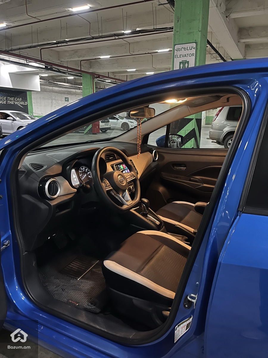 Nissan Versa - image 9