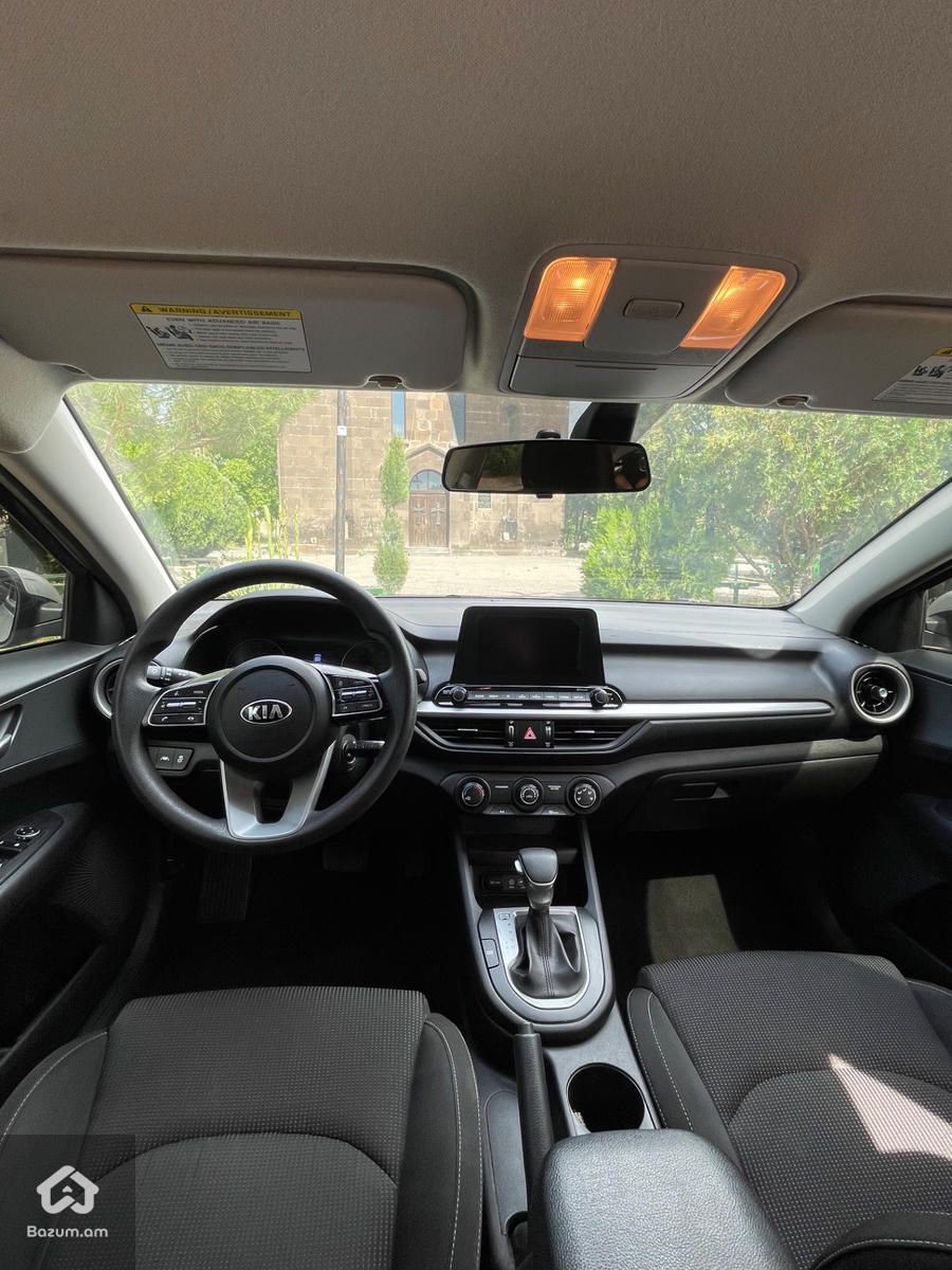 Kia Forte - image 8