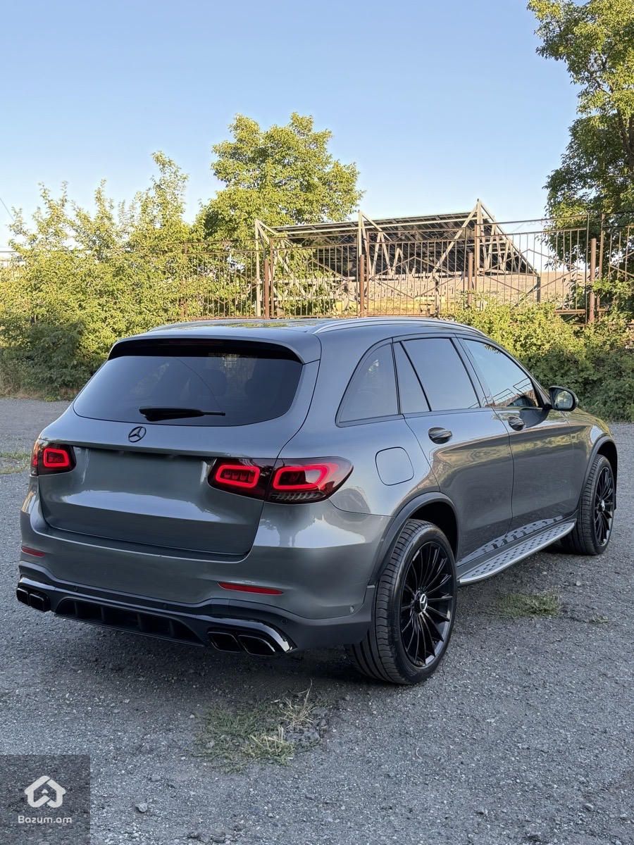 Mercedes Benz GLC300 - image 4