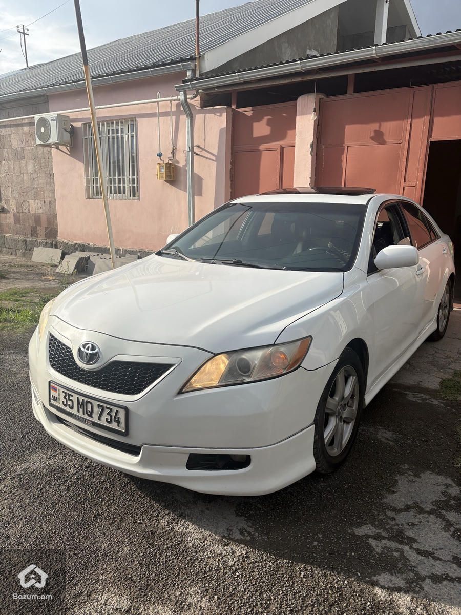 Toyota camry 2007 SE - image 1