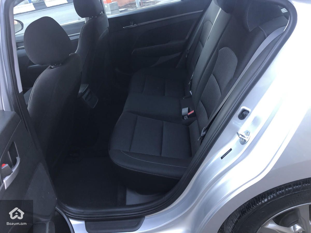 Hyundai Elantra - image 13