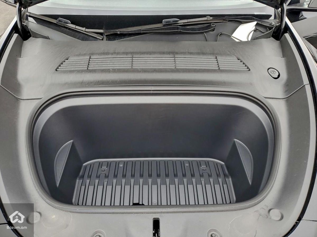 Tesla Model Y Long Range - image 10