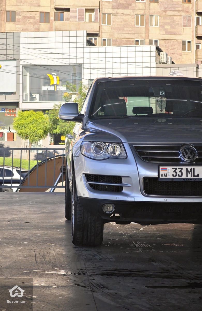 Volkswagen Touareg - image 1