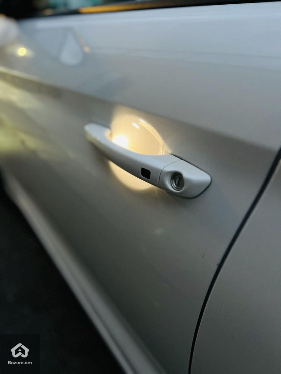 Hyundai Elantra Value Edition - image 12