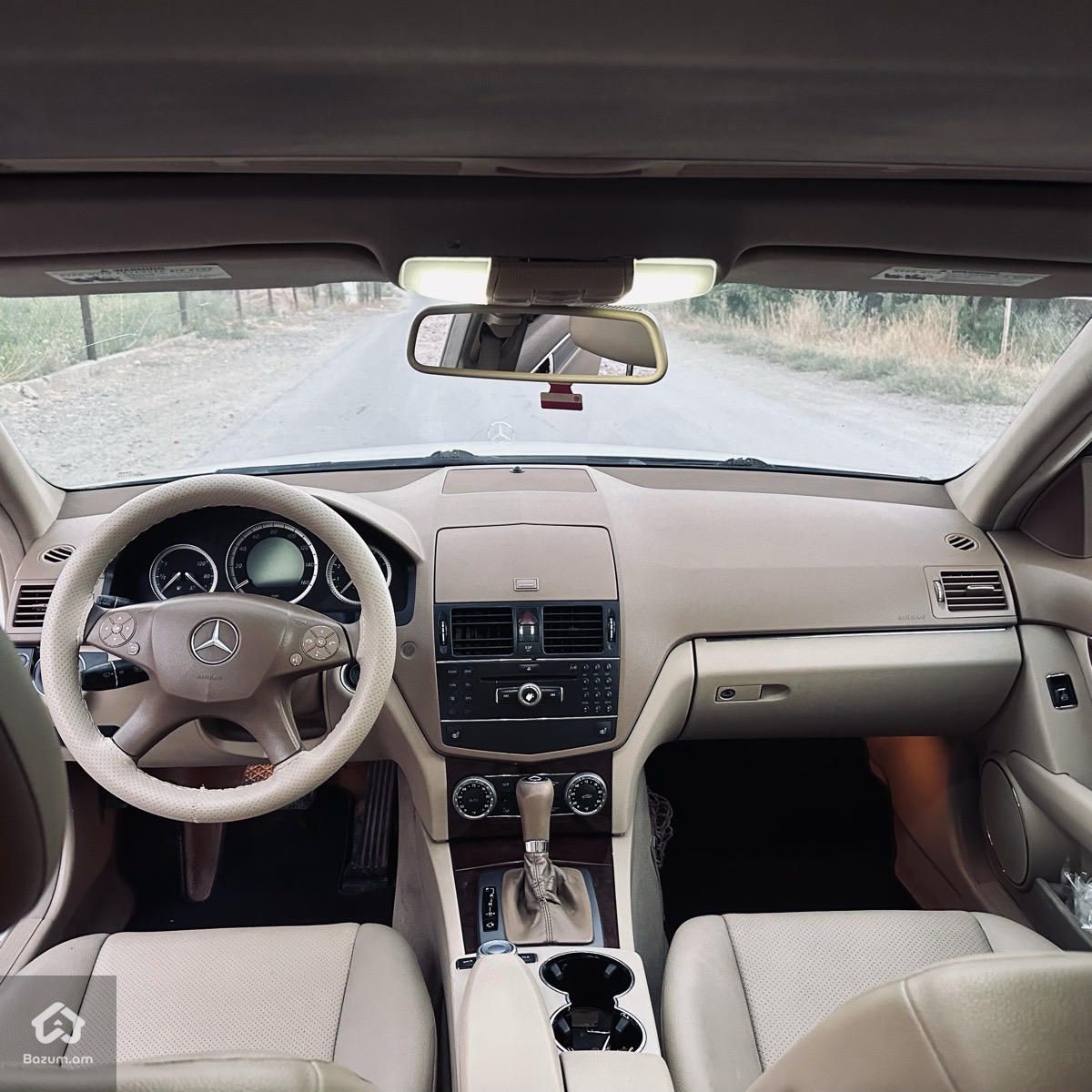 Mercedes-Benz W204 C300 - image 12