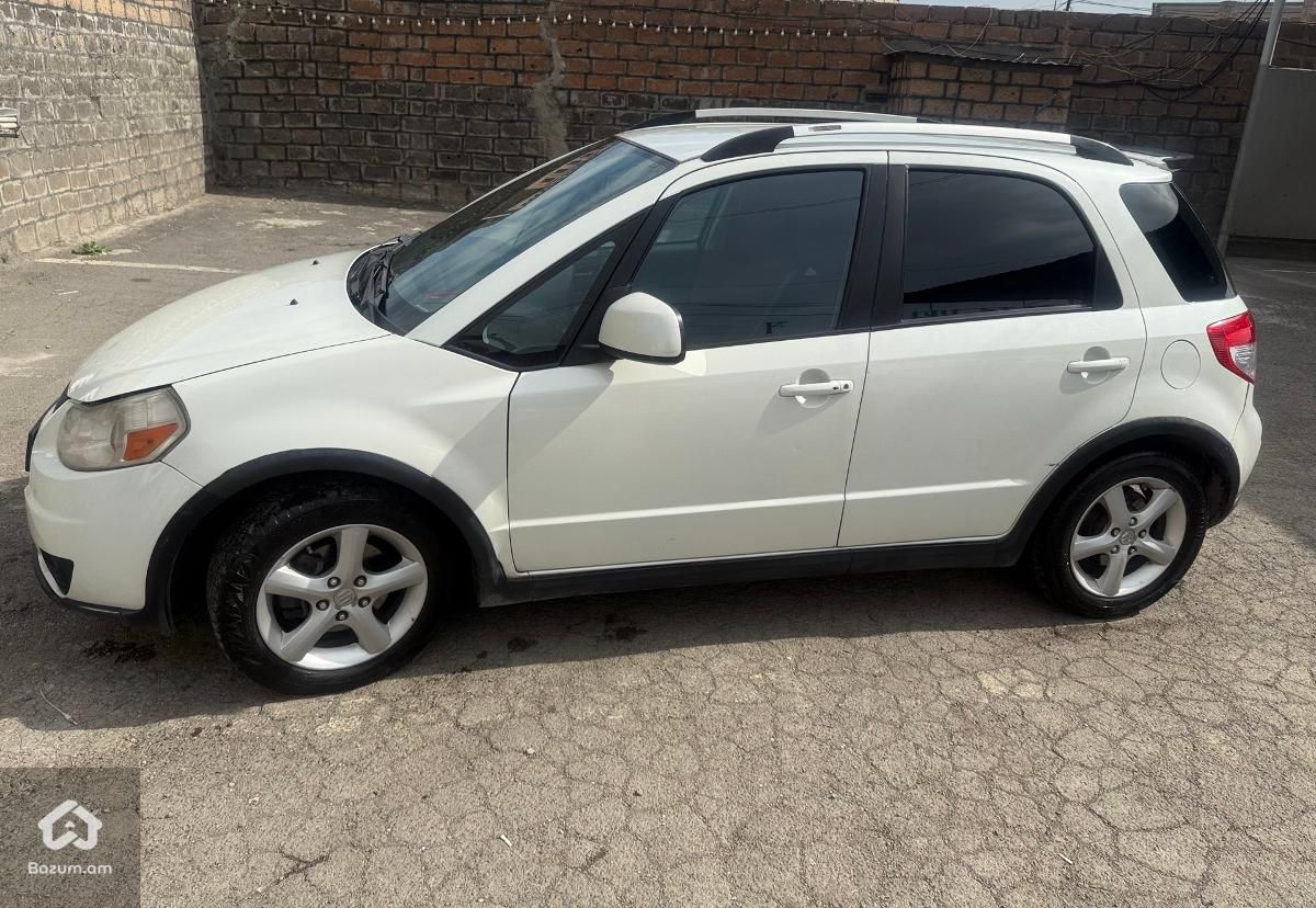 Suzuki SX4 - image 1