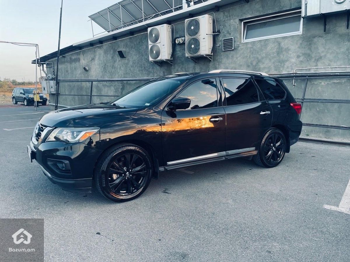 Nissan Pathfinder Platinium - image 1