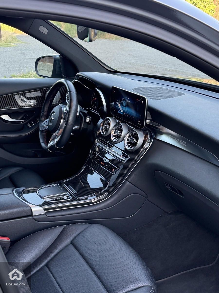 Mercedes Benz GLC300 - image 8