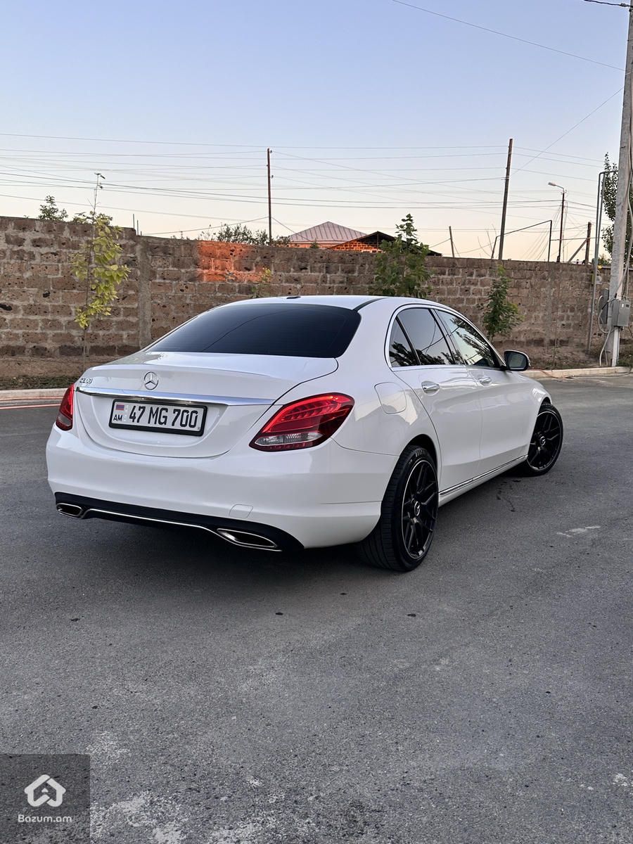 Mercedes Benz C300 - image 3