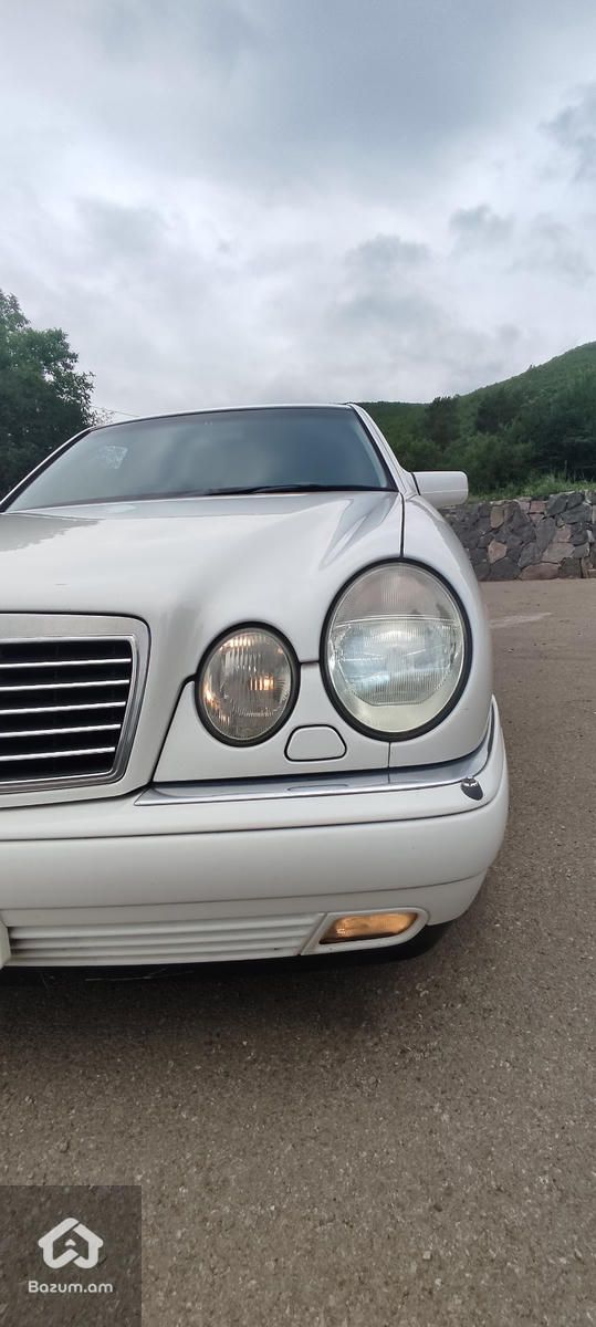 Mercedes-Benz E-Class W210 - image 16