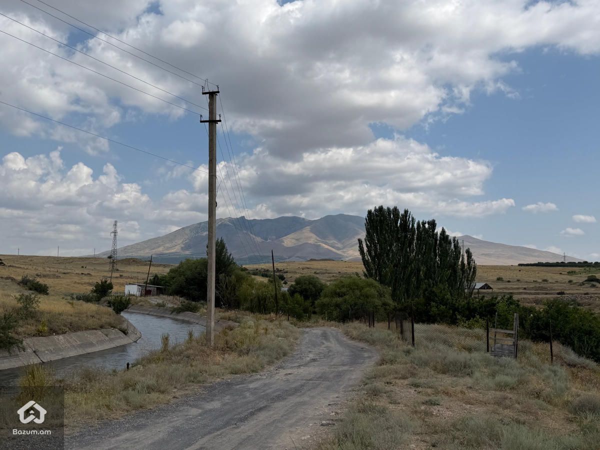 Վաճառվում է ներդրումային ընդարձակ հողատարածք Նոր Երզնկայում - image 2