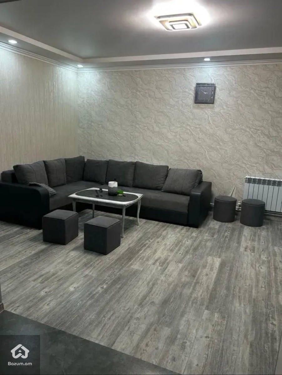 Վառավում է տուն Եղվարդում 100քմ , 400 քմ հող, 1-ին գըծ - image 1