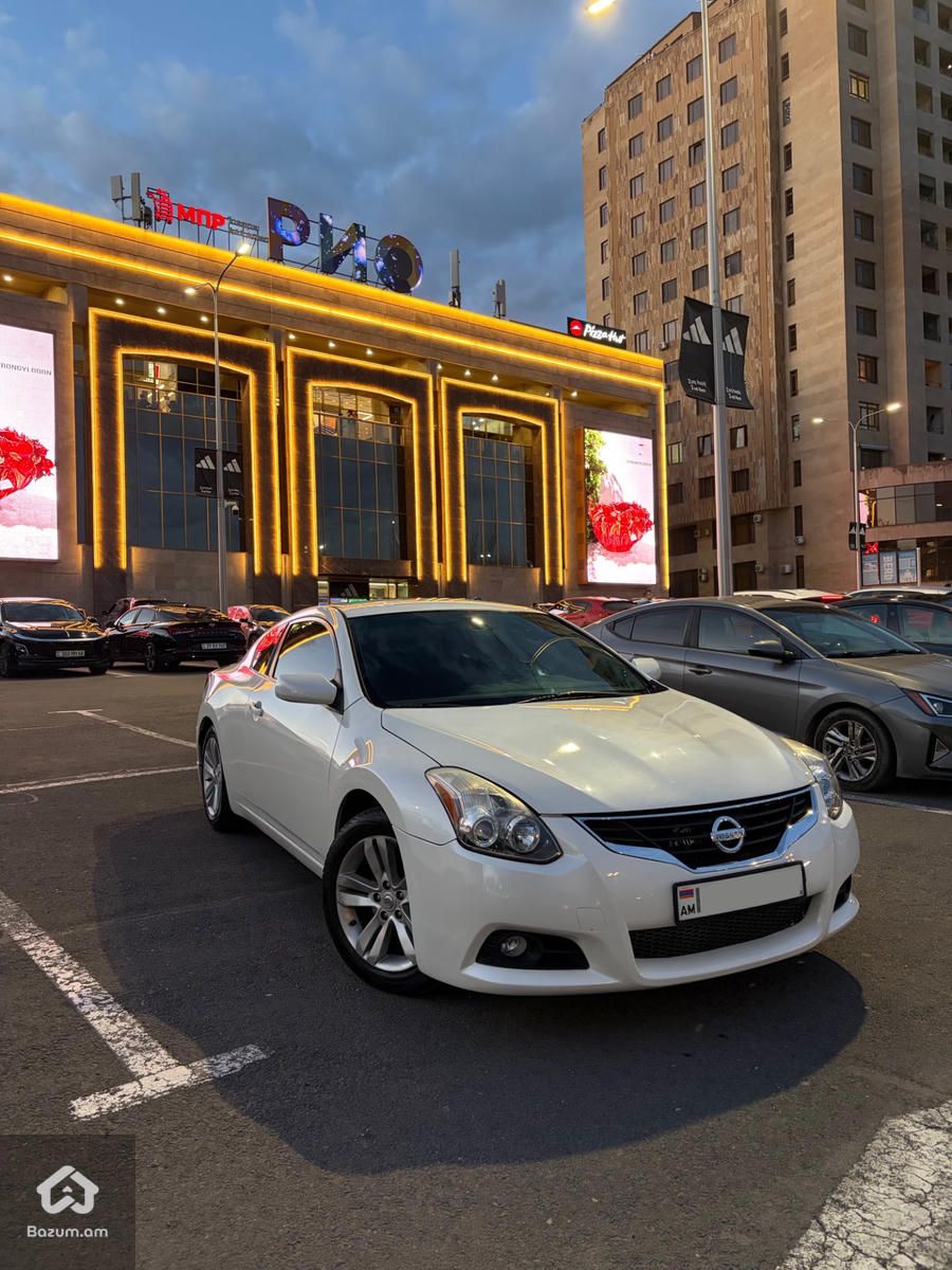Nissan Altima Coupe 2013 - image 1