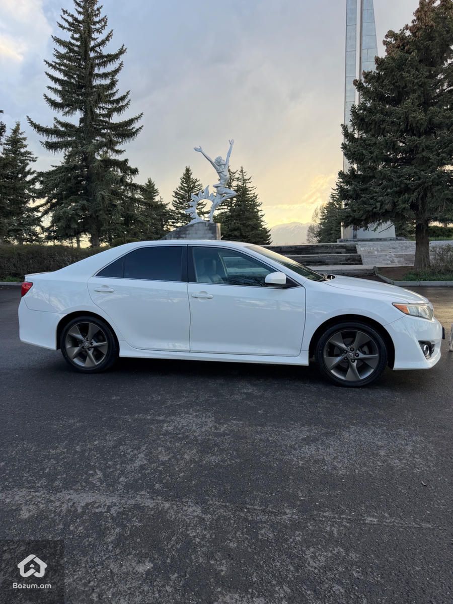 Toyota camry se - image 10