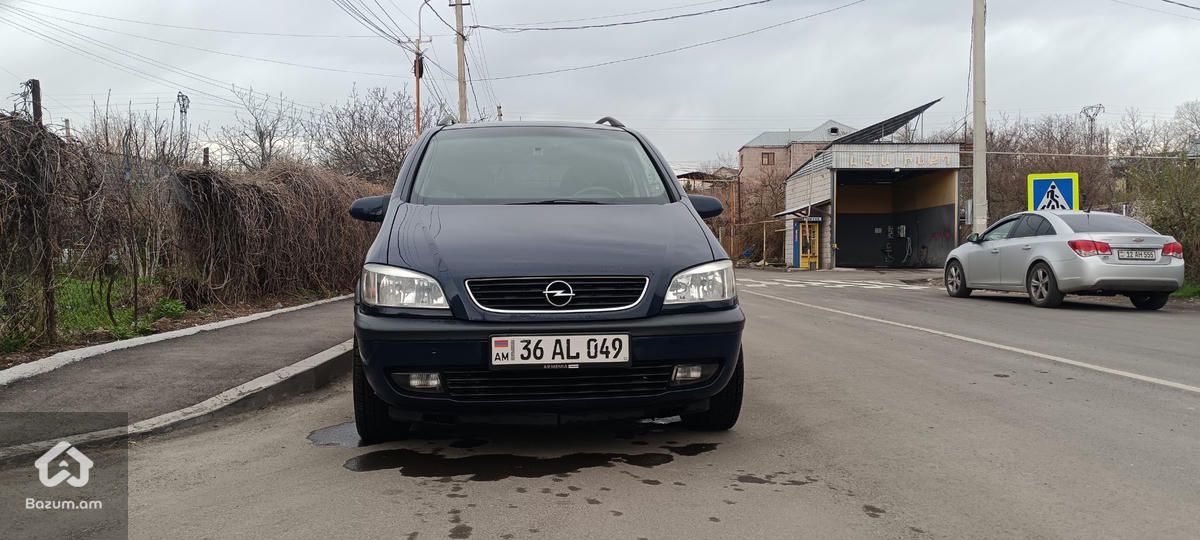Opel Zafira - image 1