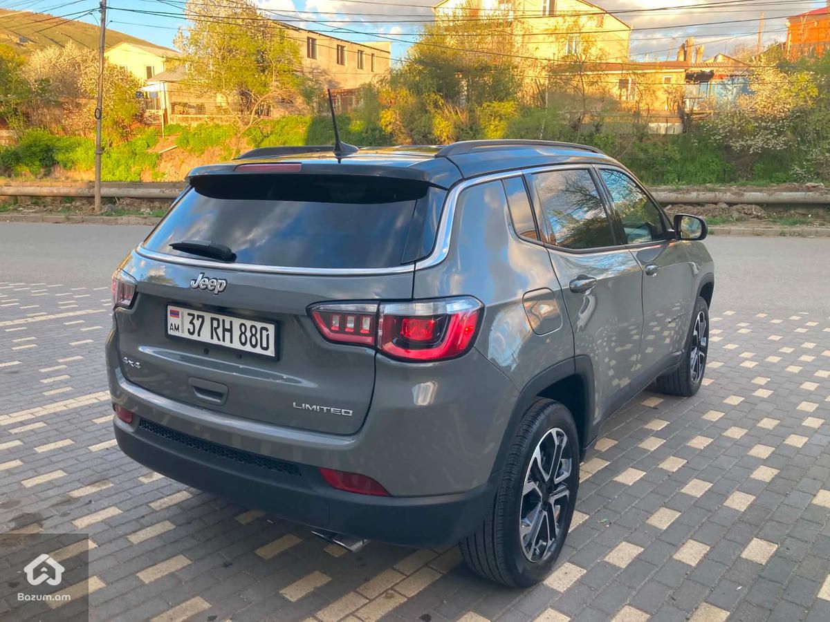 2022 Jeep Compass, Limited 4X4 - image 3