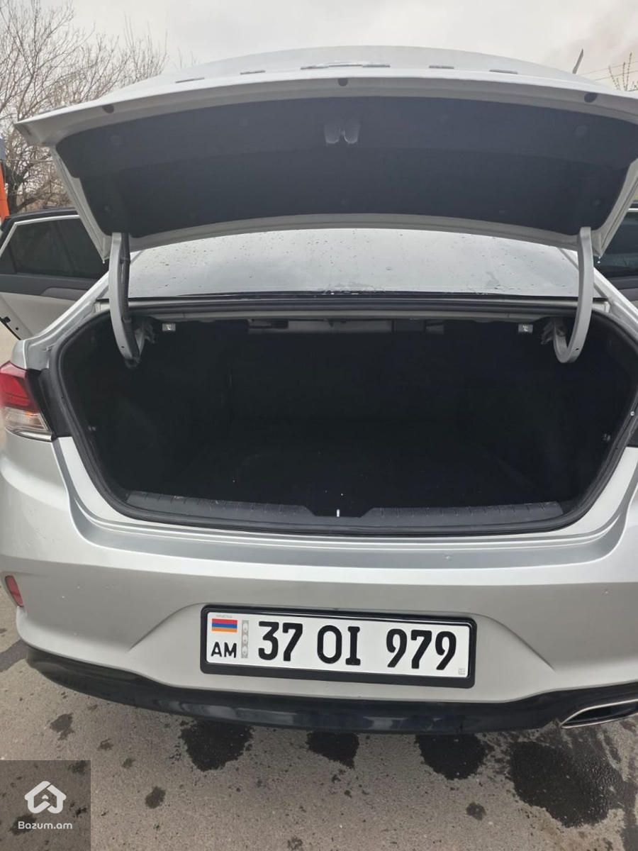 Hyundai Sonata  - image 6