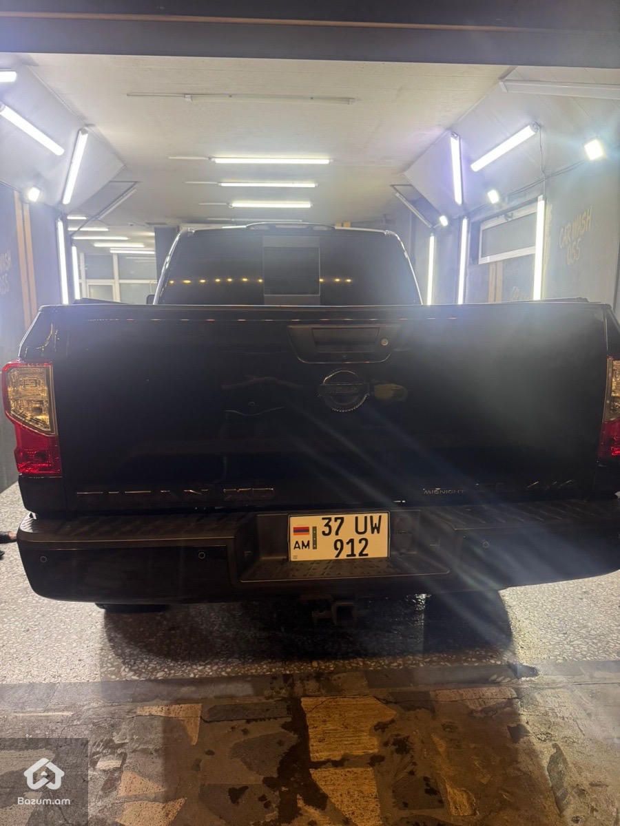 Nissan Titan 2018 - image 1