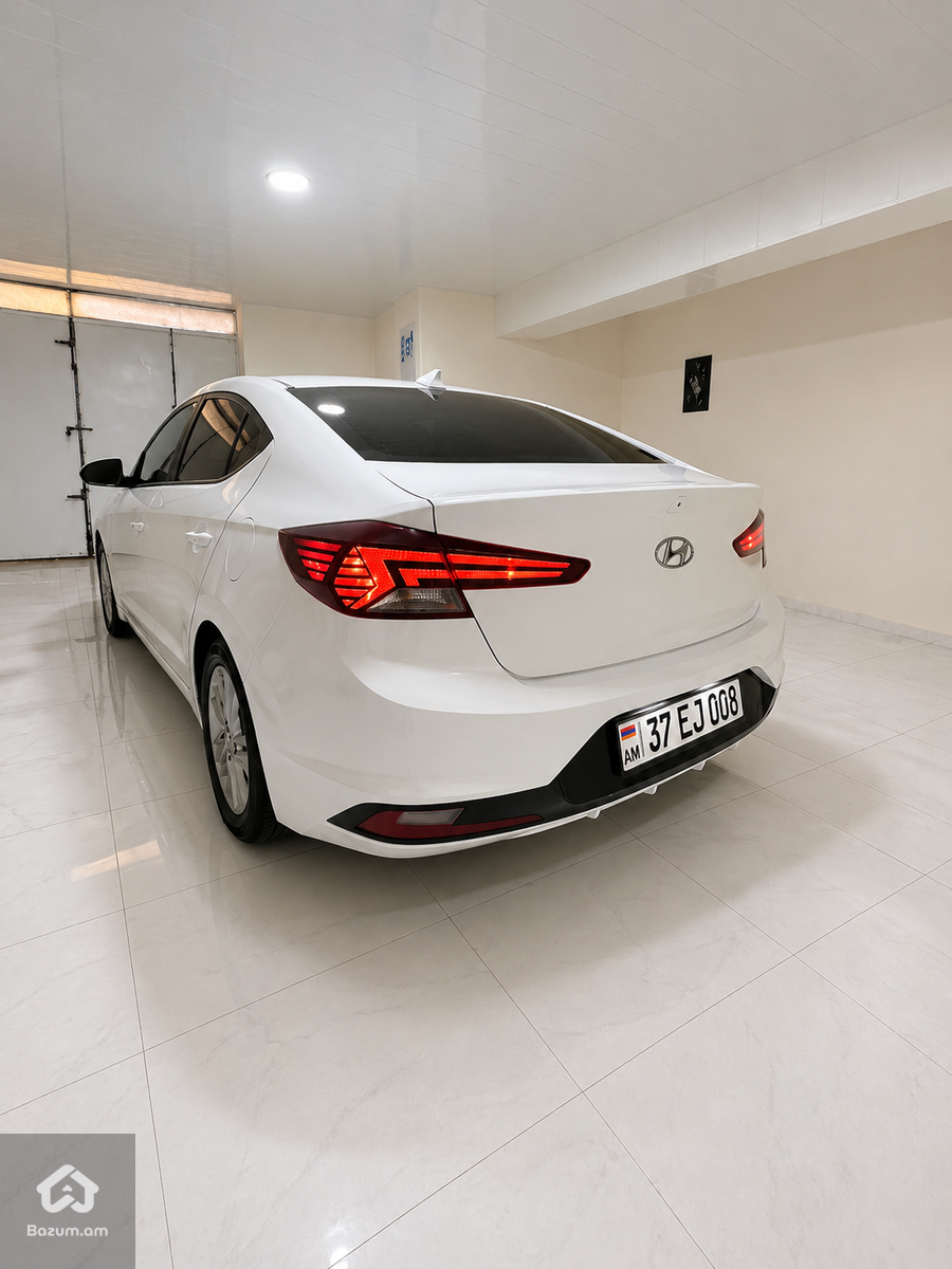 Hyundai Elantra Value Edition - image 5