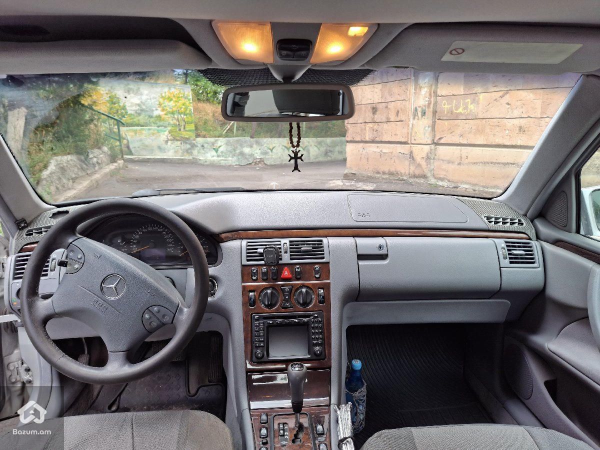 Mercedes-Benz E 320 2000 - image 6