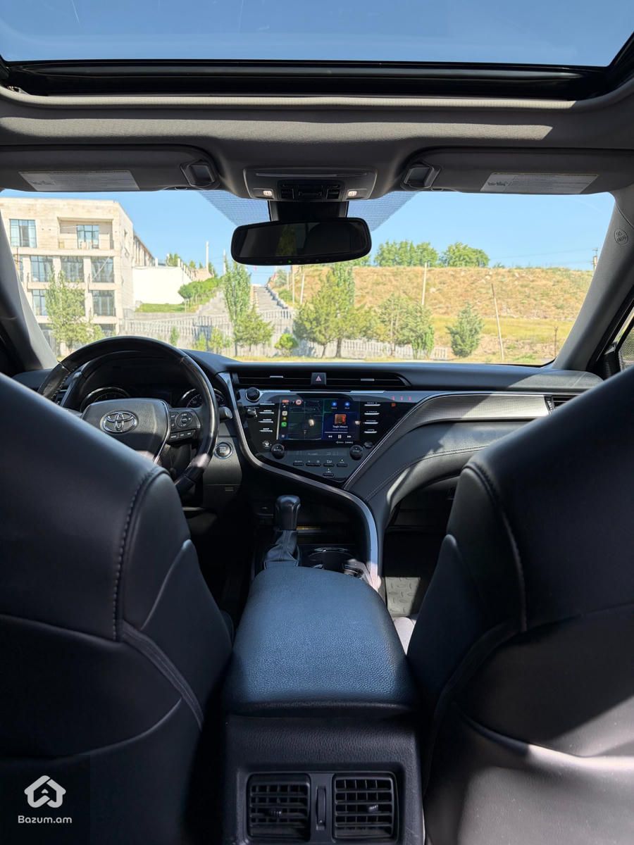 Toyota Camry SE 2020 - image 9