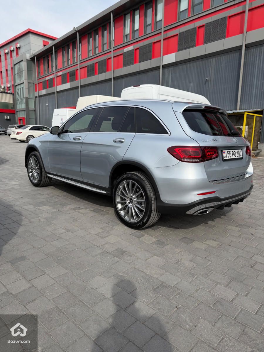 Mercedes Benz GLC 300 Amg line - image 5