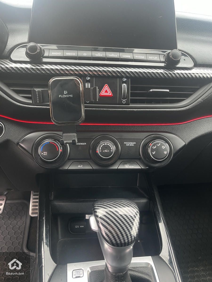 Kia Forte GT LINE - image 8