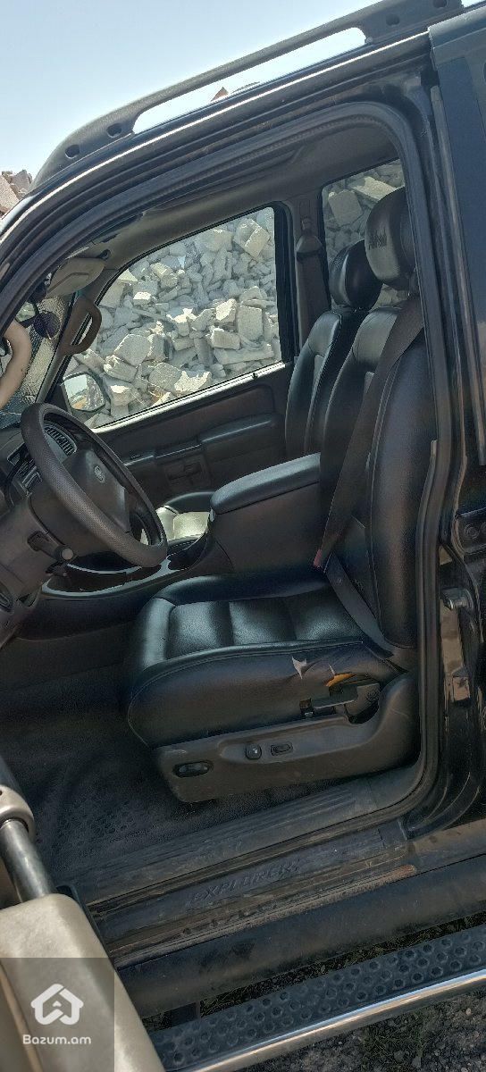 Ford Explorer Sport Trac - image 5