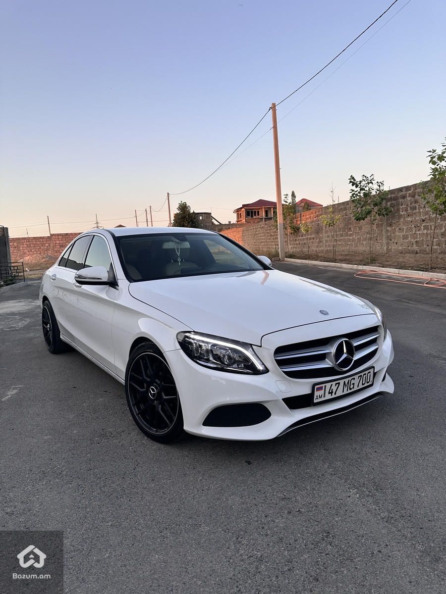 Mercedes Benz C300 - image 4