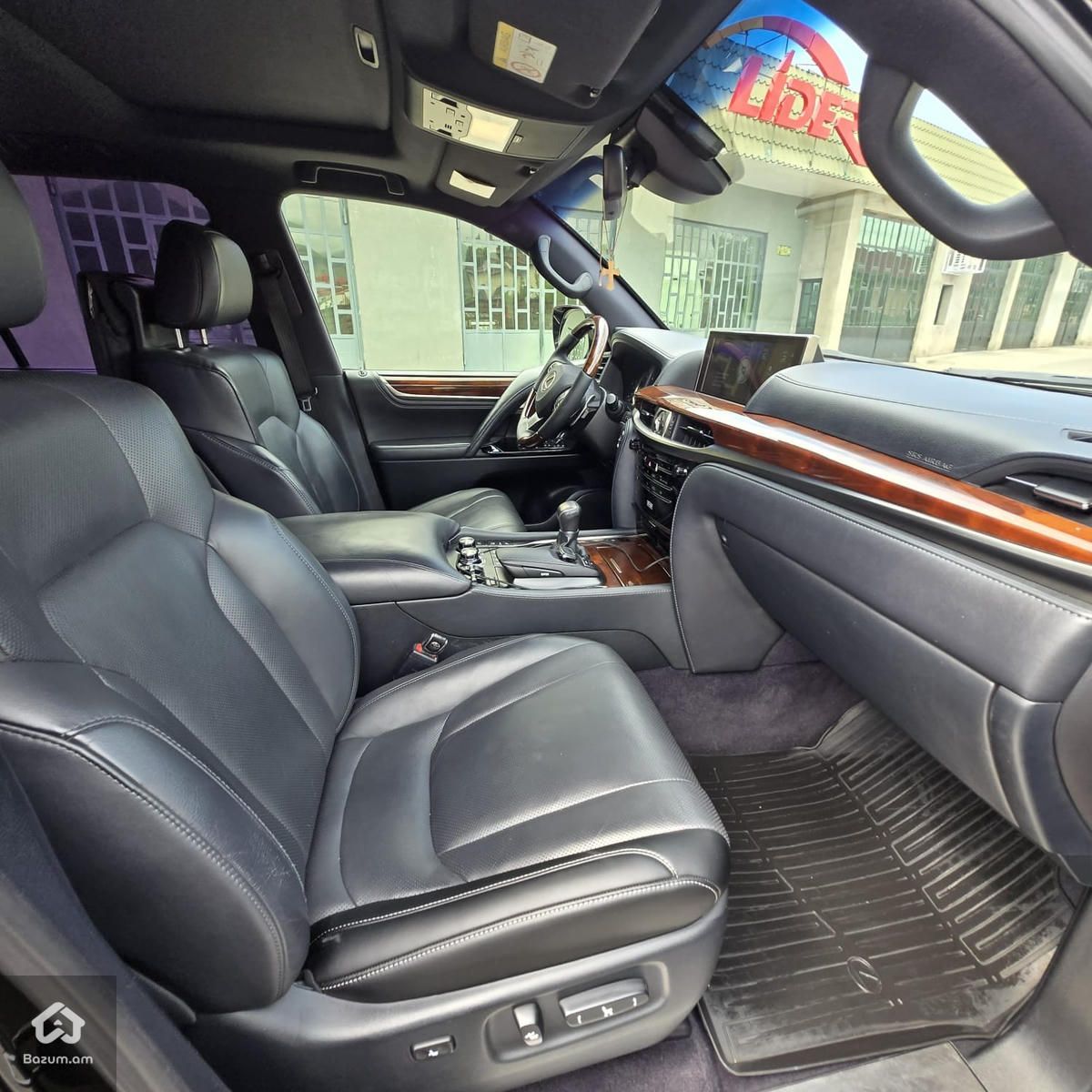 Lexus LX 570 2016 - image 18