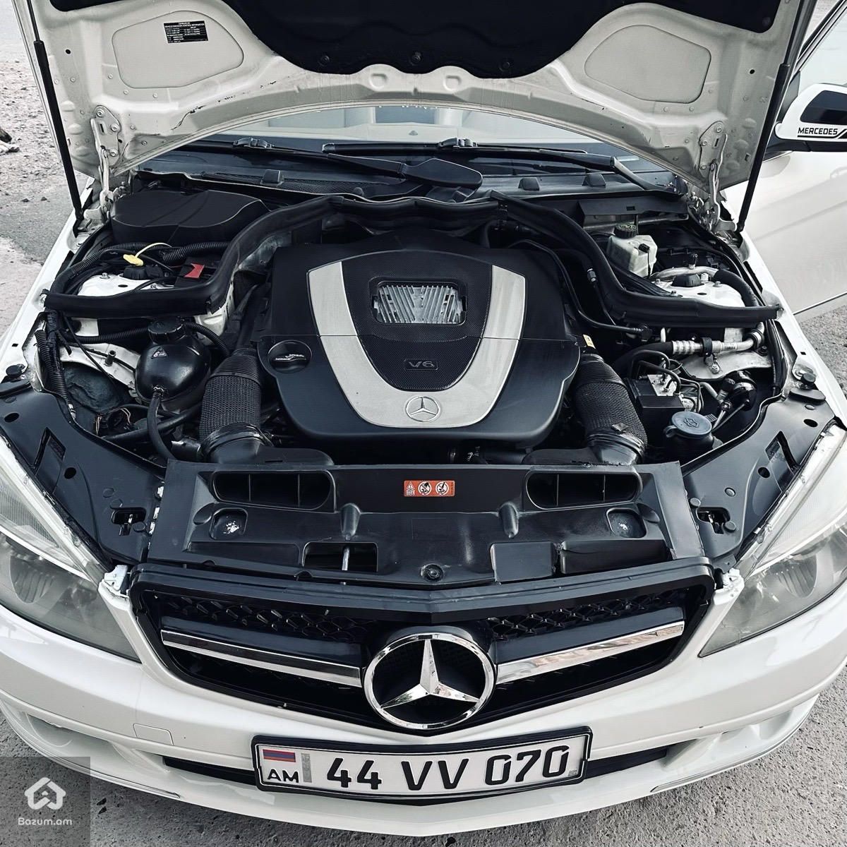 Mercedes-Benz W204 C300 - image 13