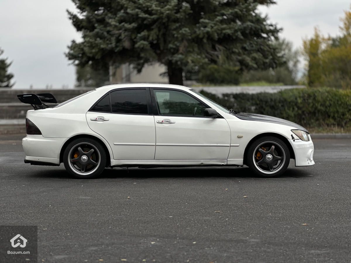 Toyota Altezza 2001 - image 3