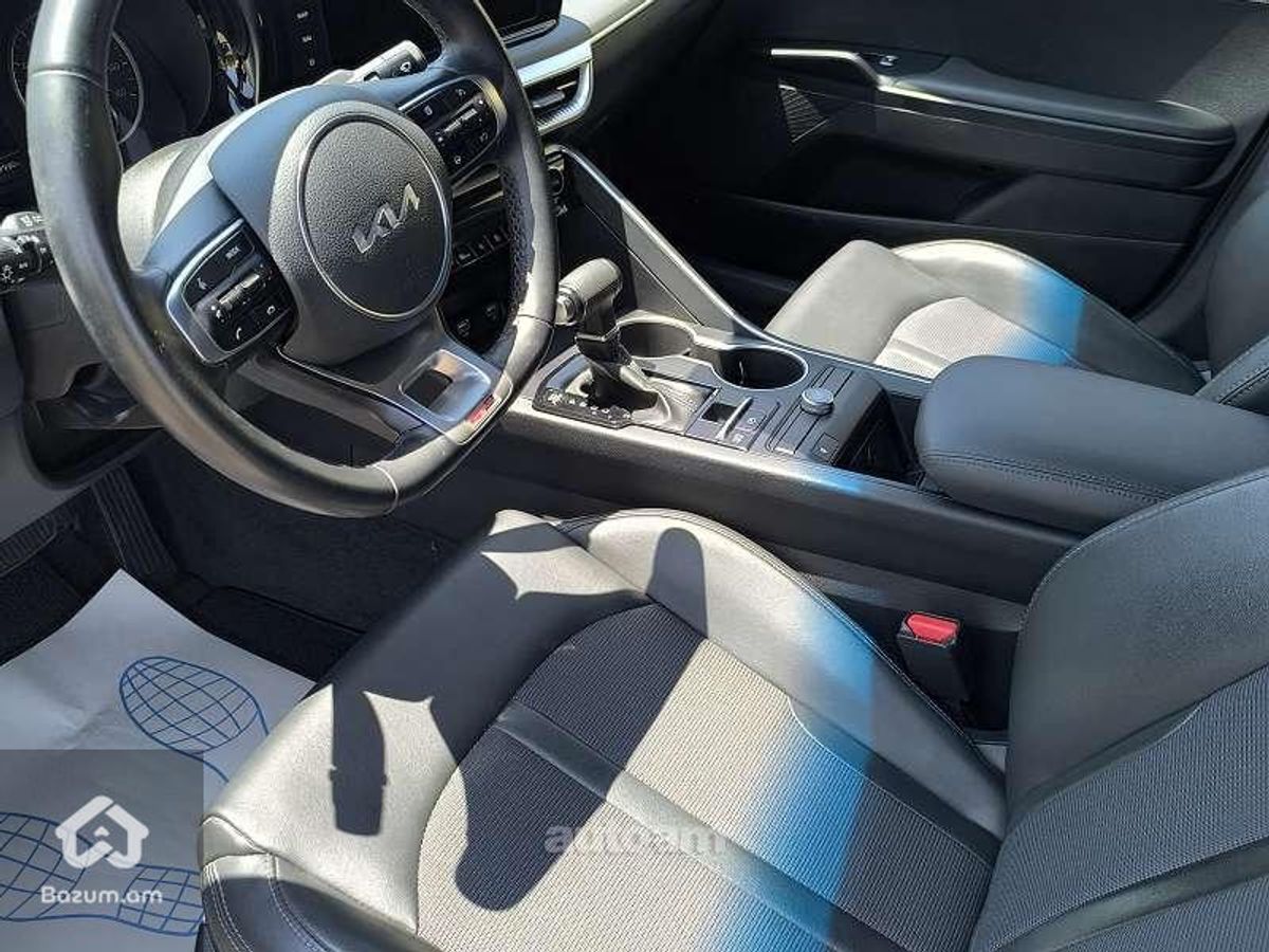 Kia K5 - image 5