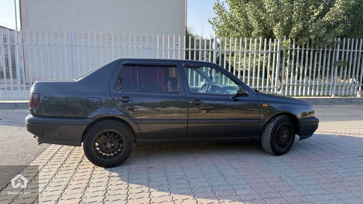 Volkswagen Vento 1994 - image 4