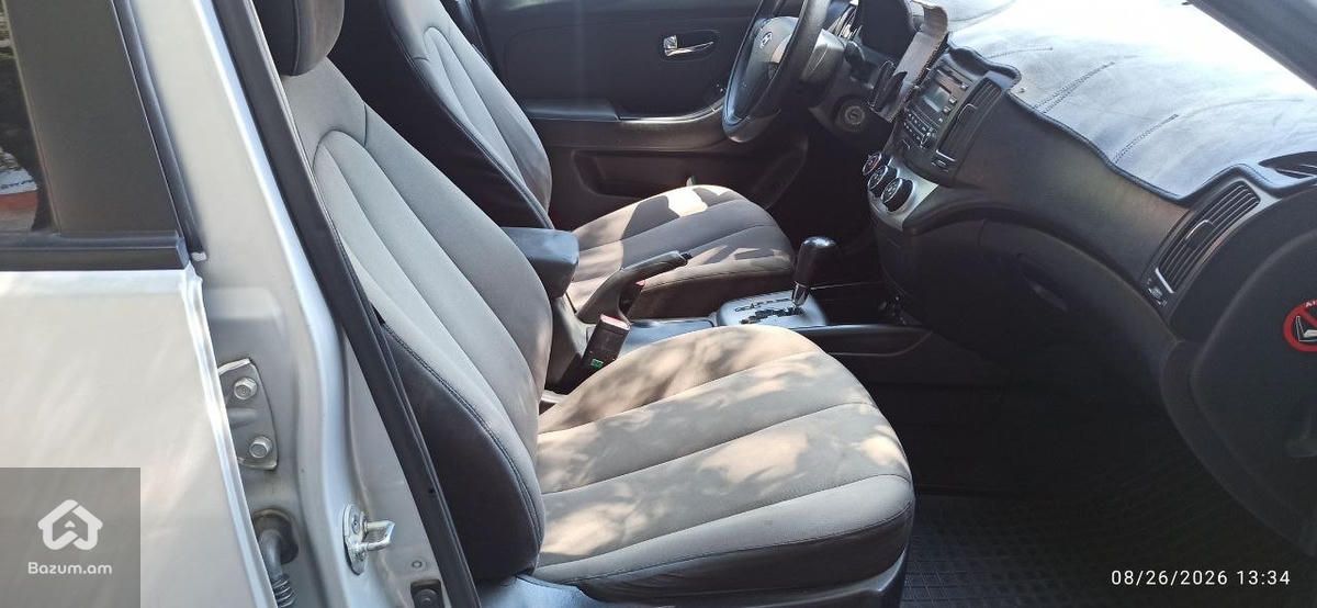 Hyundai Elantra - image 2