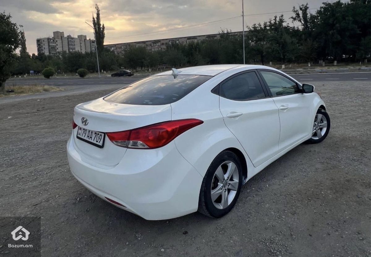 Hyundai Elantra 2013 - image 7
