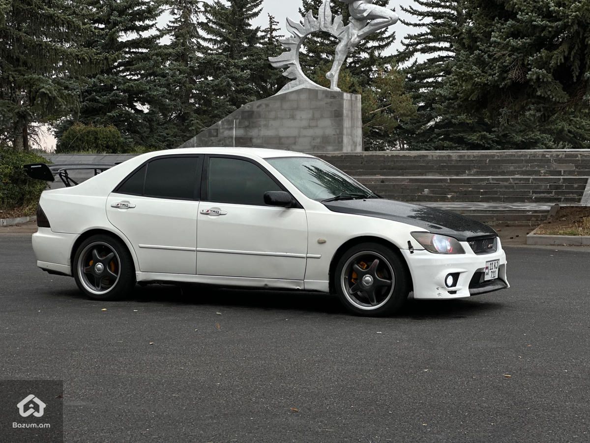 Toyota Altezza 2001 - image 2