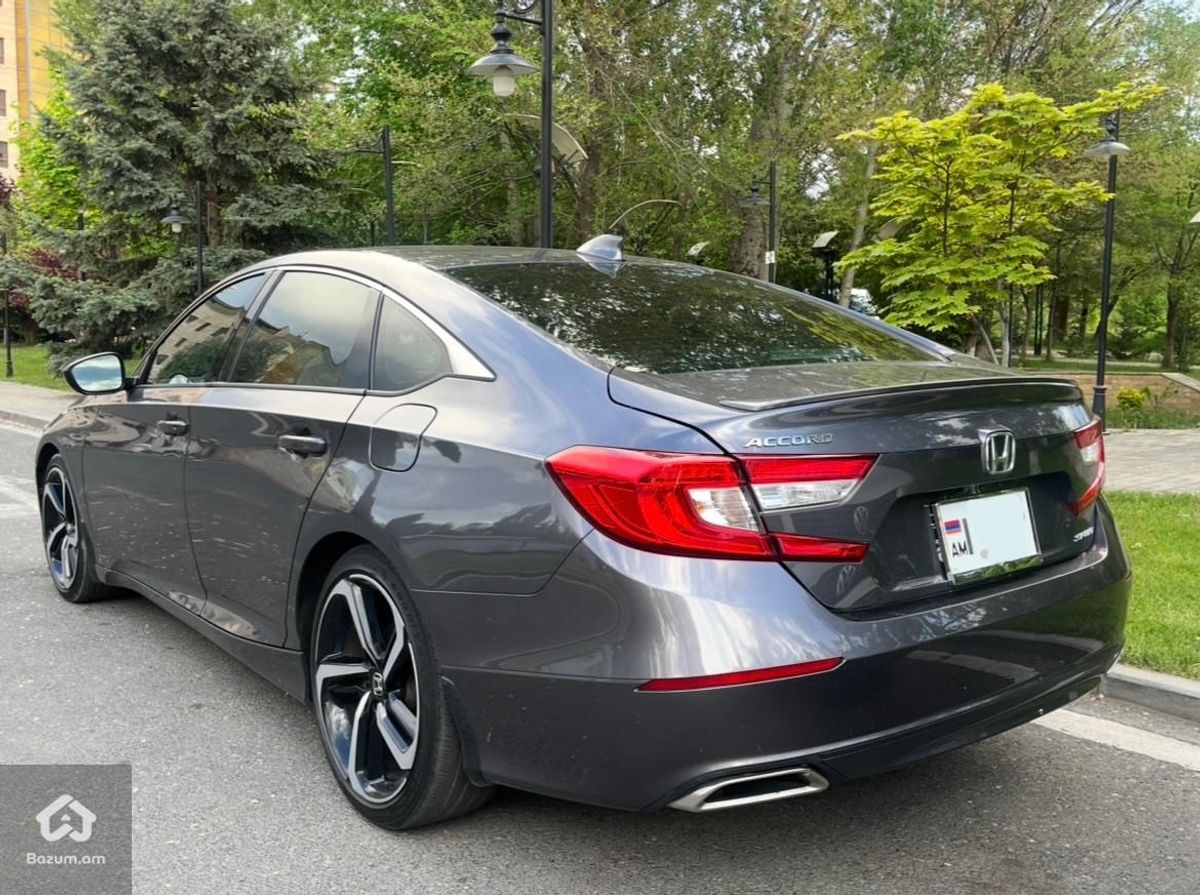 Honda Accord - image 2