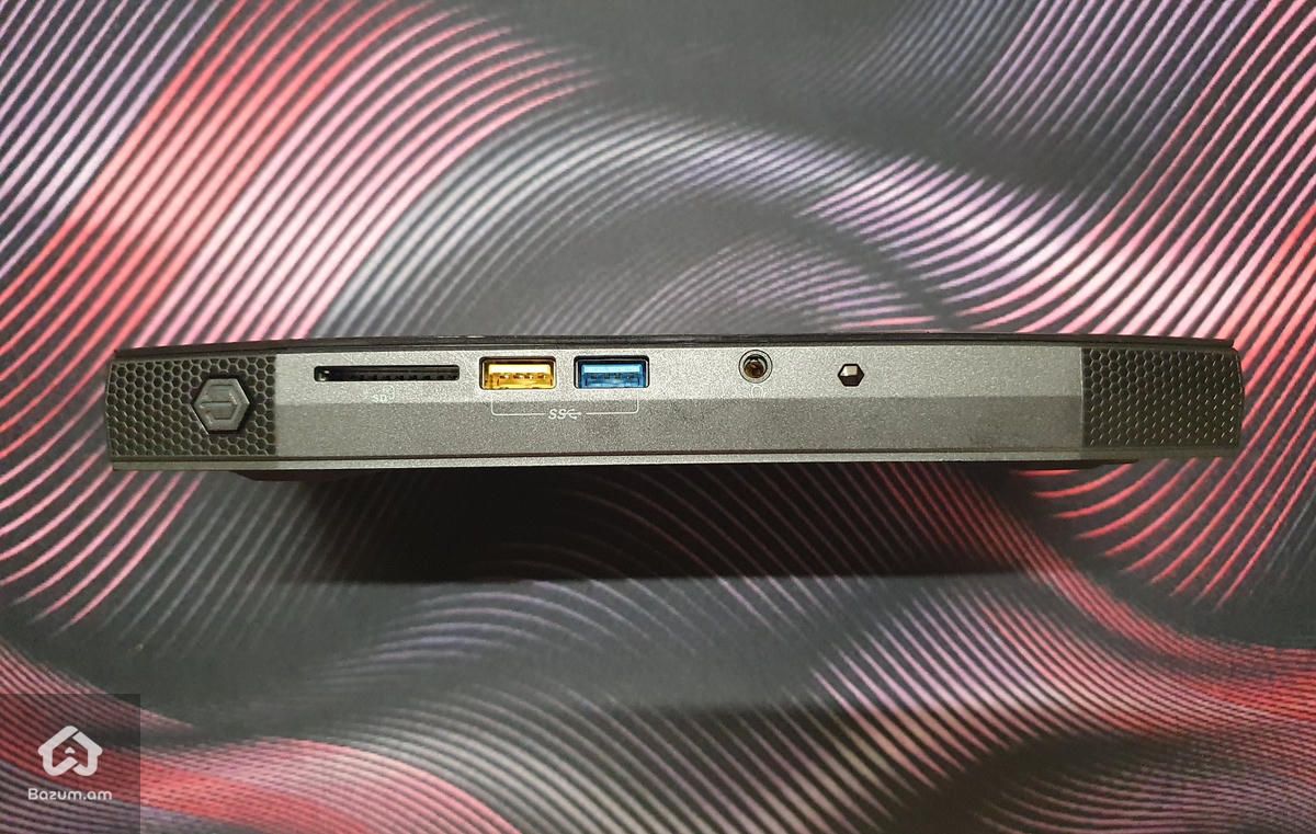 Mini PC Intel Nuc NUC6i7KYK Core i7-6770HQ 8GB RAM 128GB SSD - image 1