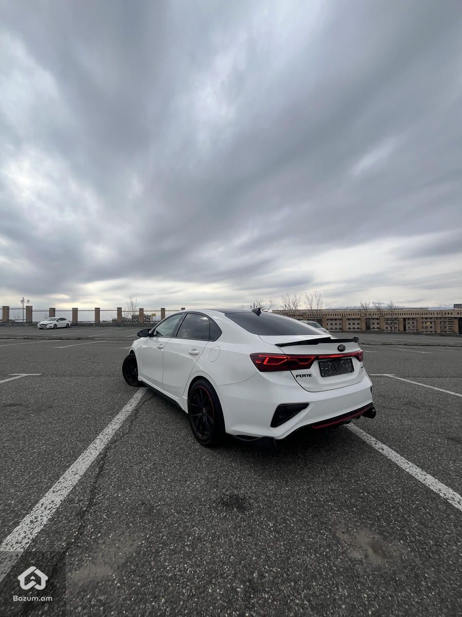 Kia Forte GT LINE - image 4