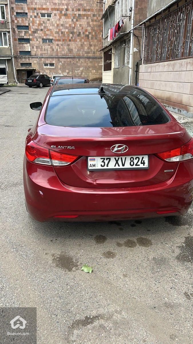 Hyundai Elantra 2011 - image 1
