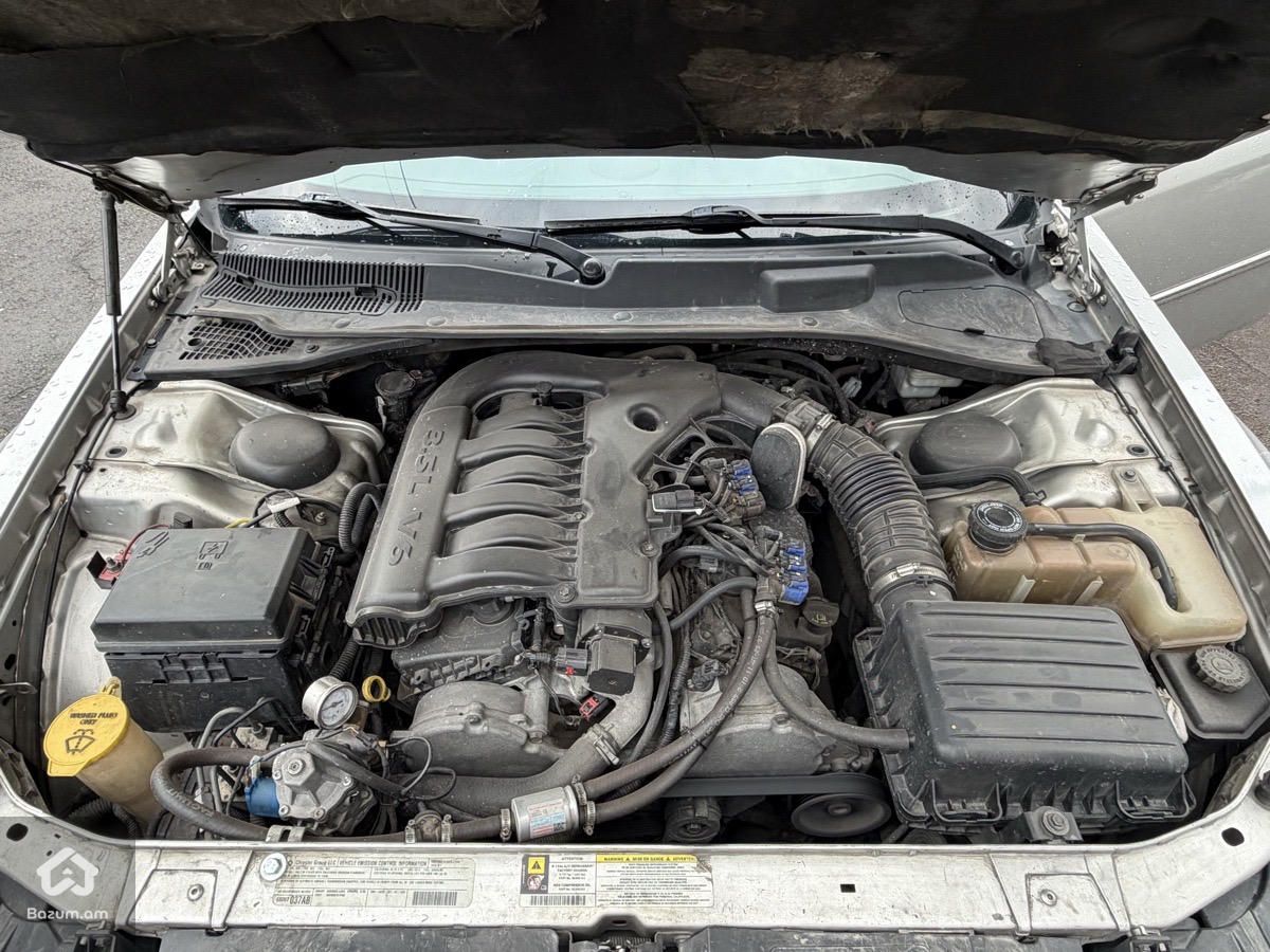 Chrysler 300C 2010 - image 4