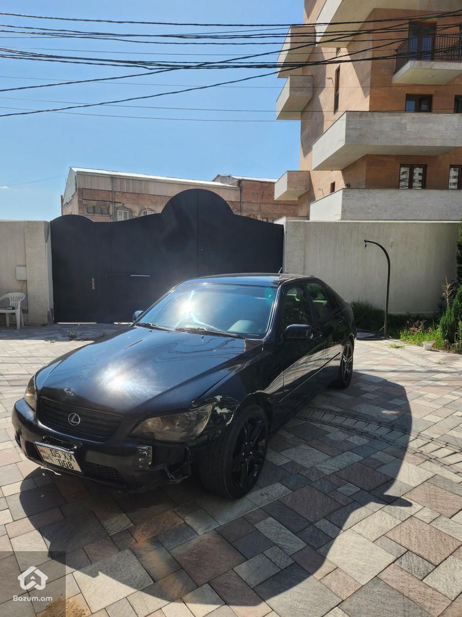 Lexus IS 300 2001 - image 1
