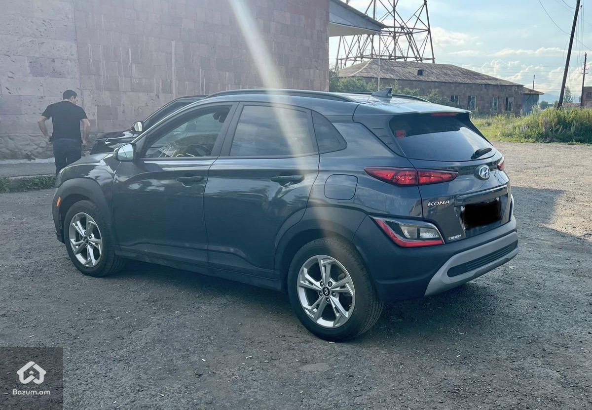 Hyundai Kona SEL - image 2